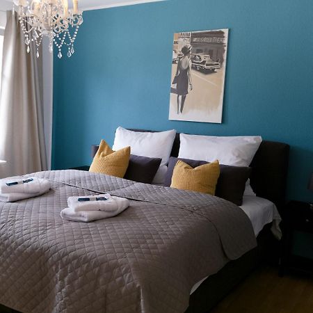 Bella Casa - Business&Family - 2 Zimmer Direkt Neben Schloss, Parkplatz, Smarttv, Netflix, Waschmaschine, 24H Checkin, 71Qm, Kingsizebett, Hotelbettwaesche Людвигсбург Экстерьер фото