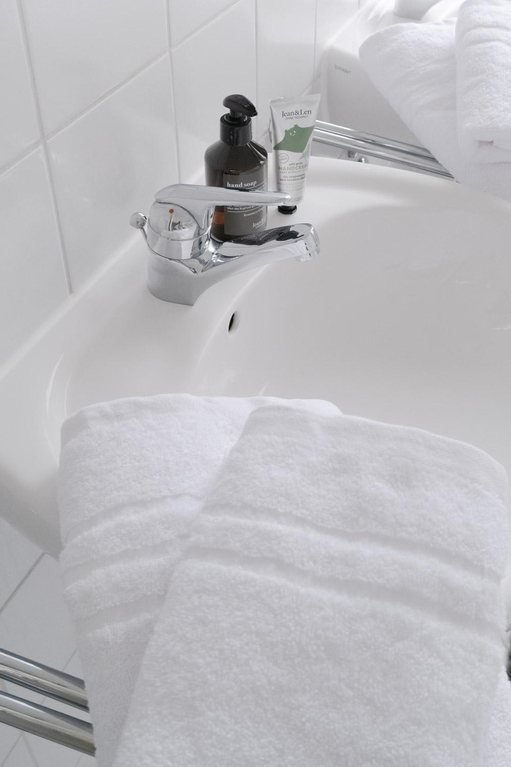 Bella Casa - Business&Family - 2 Zimmer Direkt Neben Schloss, Parkplatz, Smarttv, Netflix, Waschmaschine, 24H Checkin, 71Qm, Kingsizebett, Hotelbettwaesche Людвигсбург Экстерьер фото